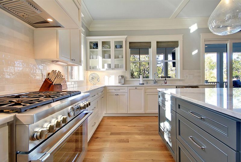 8 32nd Ave, Isle Of Palms, SC 29451