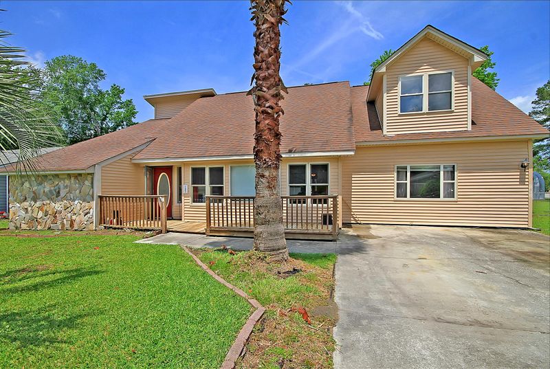 102 Coachman Ln, Summerville, SC 29486