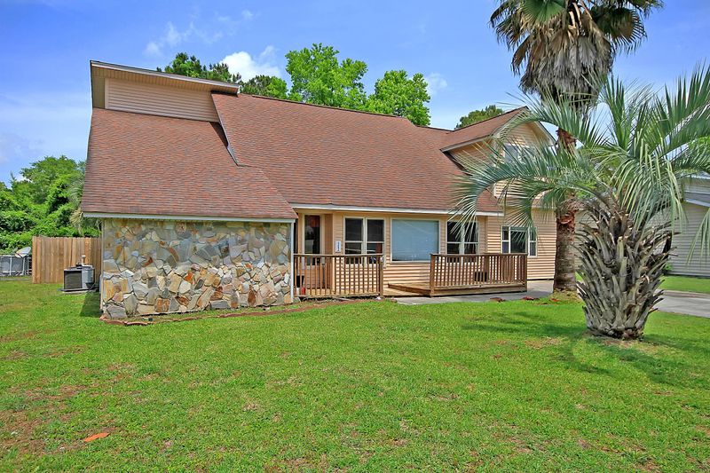 102 Coachman Ln, Summerville, SC 29486