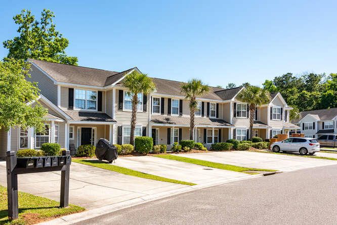 2452 Commencement Ln, North Charleston, SC 29406