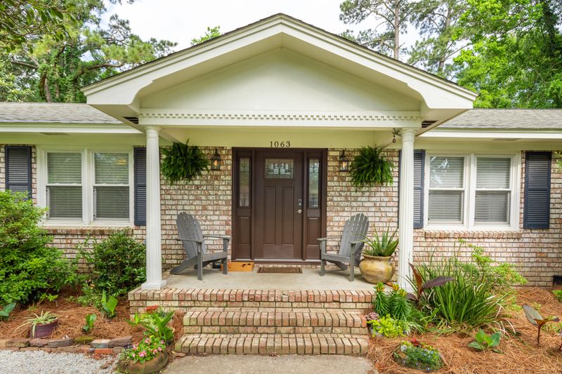 1063 Woodside Dr, Charleston, SC 29412