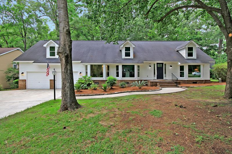 200 Hampton Dr, Summerville, SC 29485