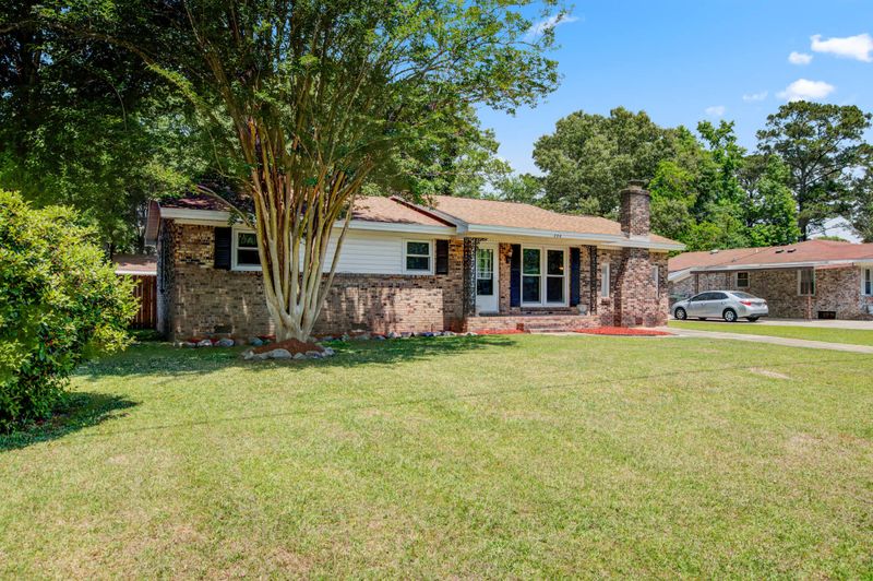 208 Farm Rd, Goose Creek, SC 29445