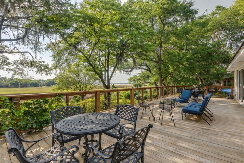 1841 Wilshire Dr, Charleston, SC 29407