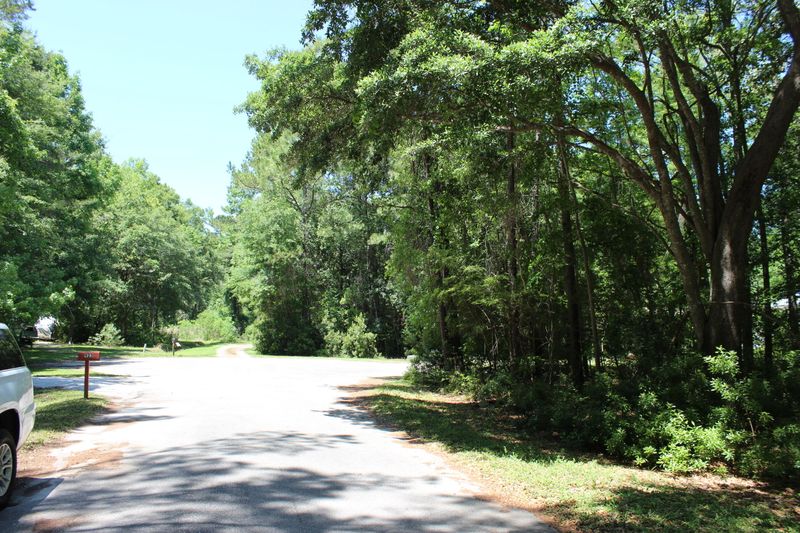 915 Crawford Dr, Edisto Island, SC 29438
