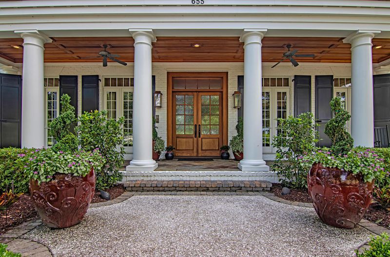 655 Island Park Dr, Charleston, SC 29492