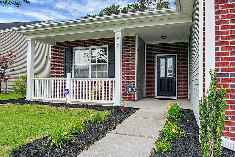 519 Flycatcher Dr, Goose Creek, SC 29445