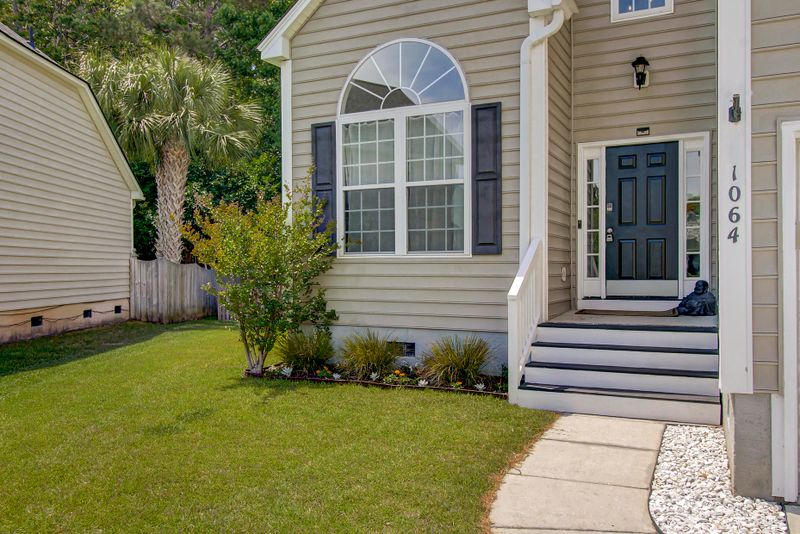 1064 Willoughby Ln, Mount Pleasant, SC 29466