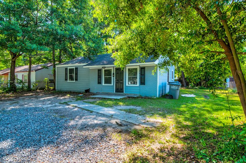 2813 Louise Dr, North Charleston, SC 29405