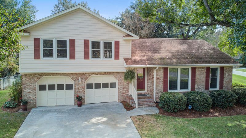 1110 Woodside Dr, Charleston, SC 29412