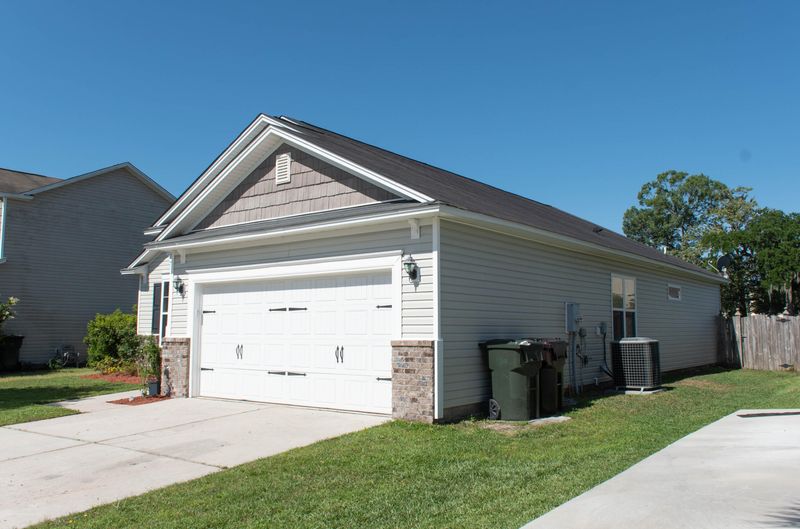 120 Hyrne Dr, Goose Creek, SC 29445