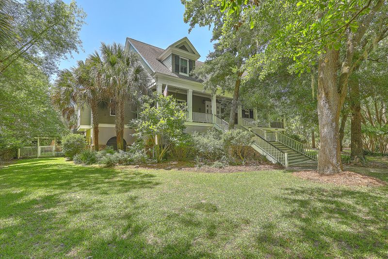 1387 Headquarters Plantation Dr, Johns Island, SC 29455