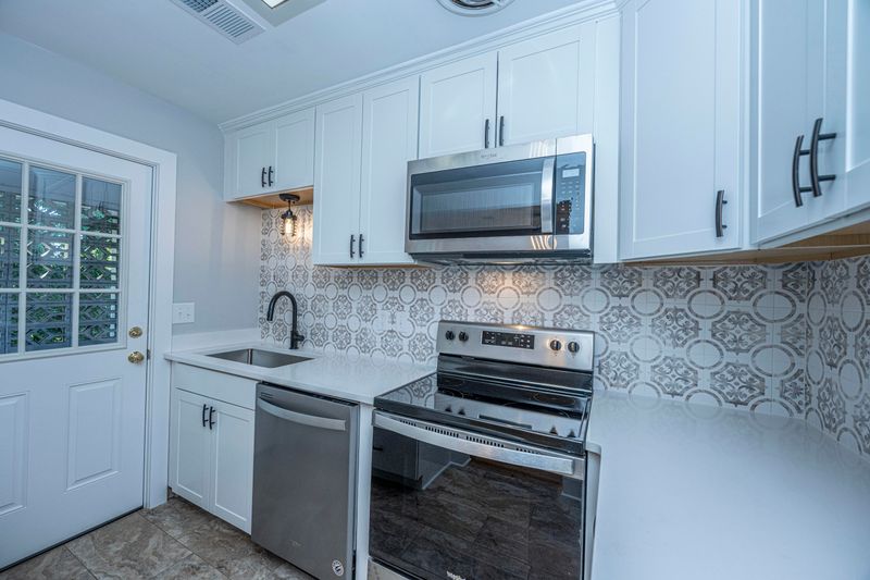 204 Sans Souci St #2c, Charleston, SC 29403