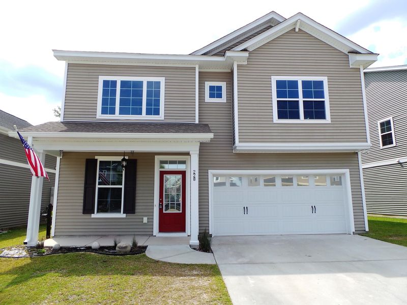228 Palmetto Walk Dr, Summerville, SC 29486