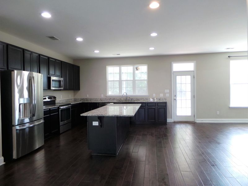 228 Palmetto Walk Dr, Summerville, SC 29486