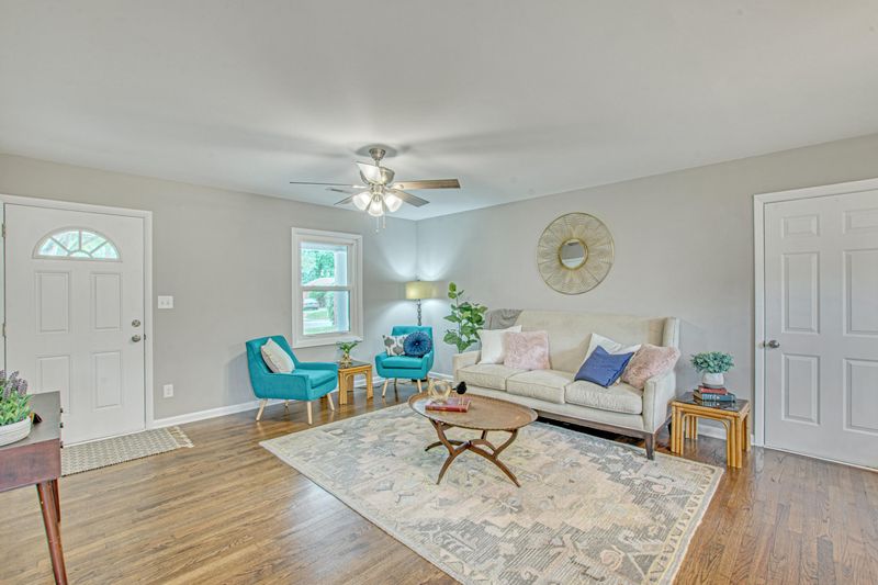 121 Oakdale Dr, Summerville, SC 29483