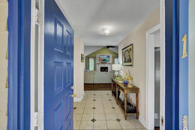 1 Dunvegan Dr, Charleston, SC 29414