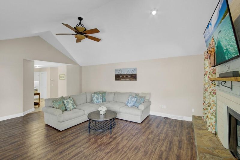 1 Dunvegan Dr, Charleston, SC 29414
