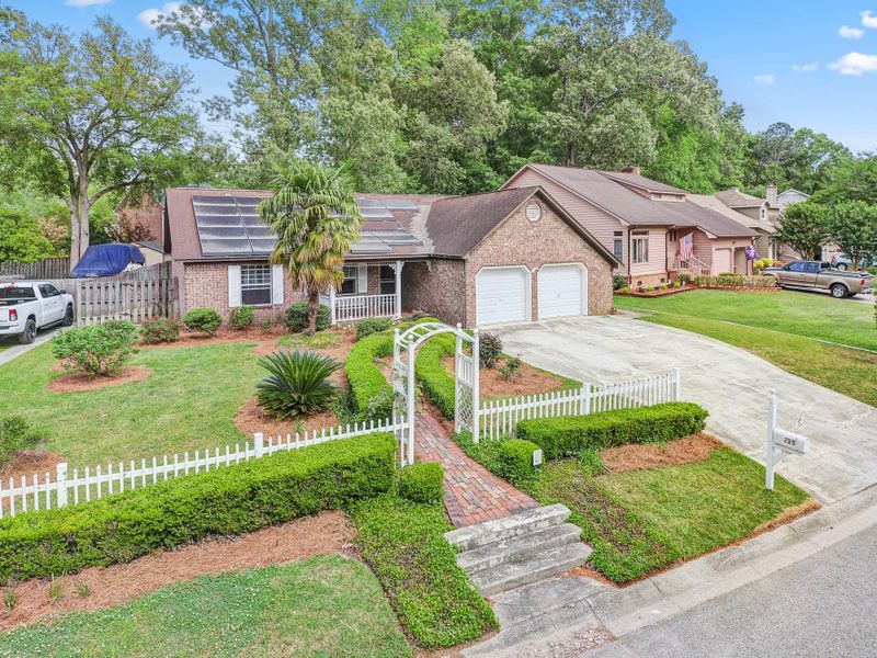235 Knightsbridge Dr, Charleston, SC 29418