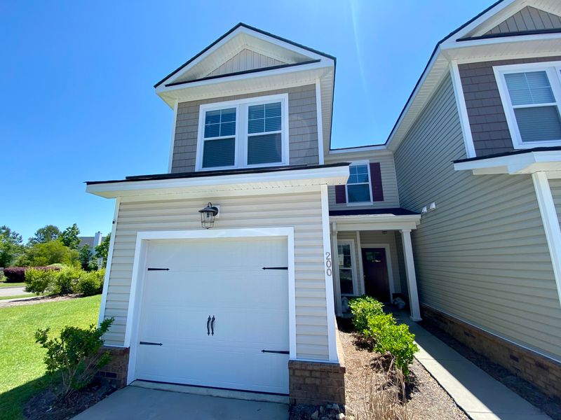 200 S Lamplighter Ln, Summerville, SC 29486