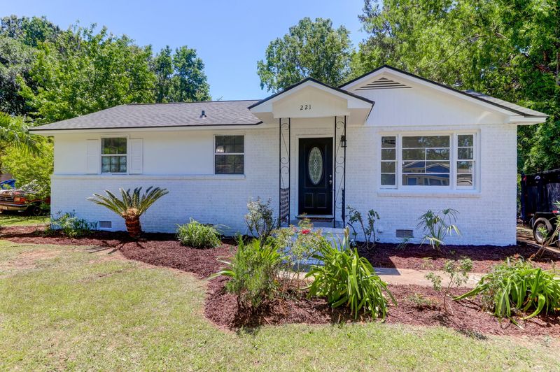221 Birch Ave, Goose Creek, SC 29445