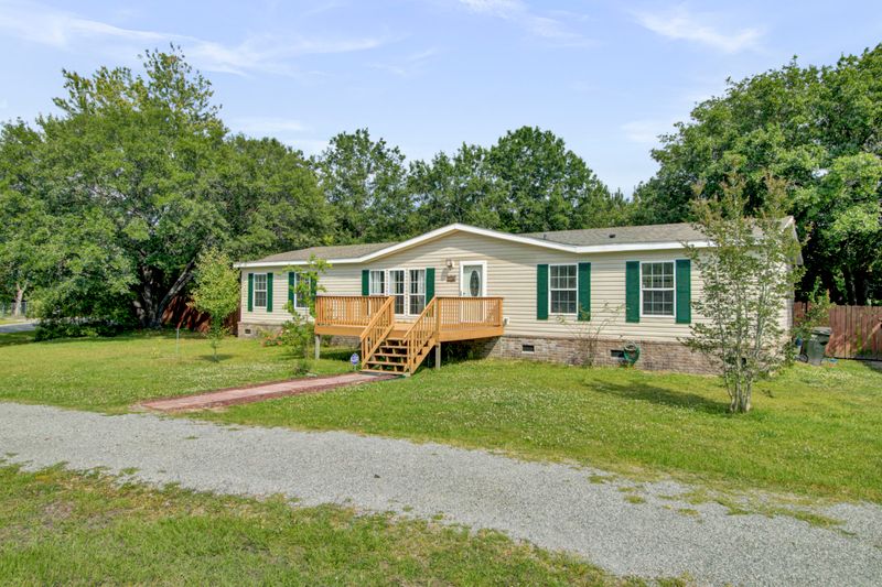 236 Elrod Dr, Goose Creek, SC 29445