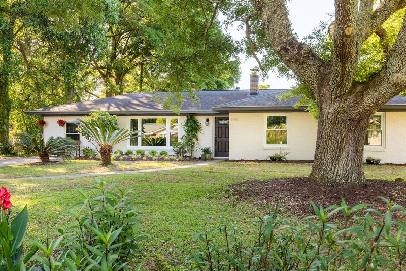 774 Fort Sumter Dr, Charleston, SC 29412