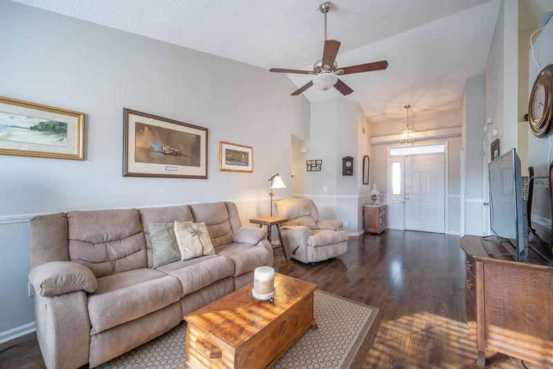 102 Persimmon Cir, Goose Creek, SC 29445