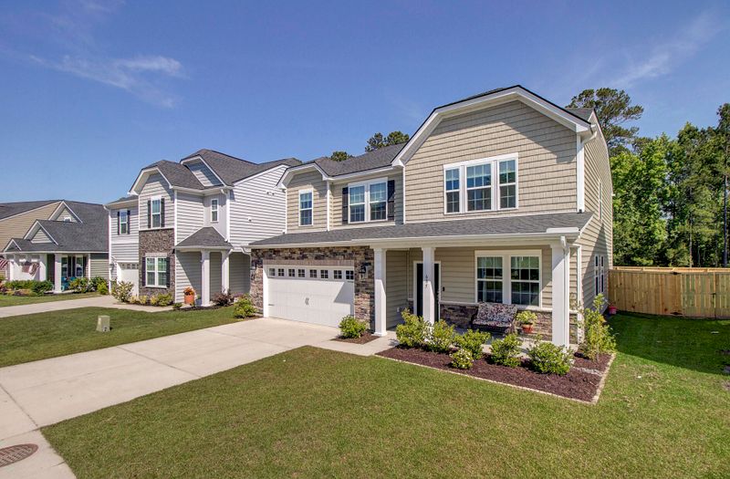 685 Redbud Ln, Summerville, SC 29486