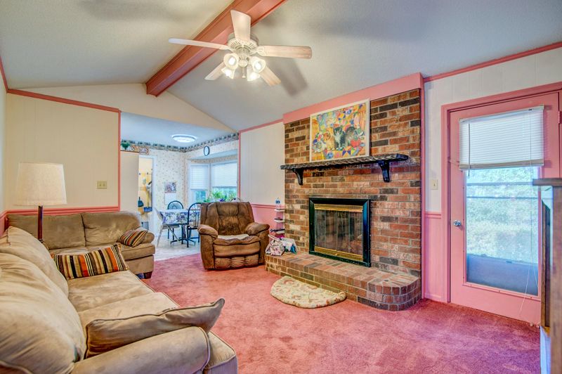 212 Woodward Blvd, Summerville, SC 29483