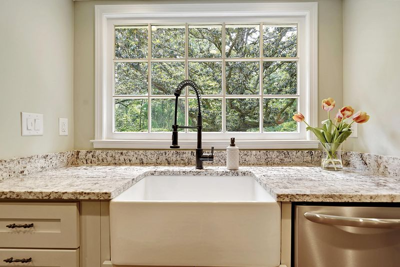 1833 Kempton Ave, Charleston, SC 29412