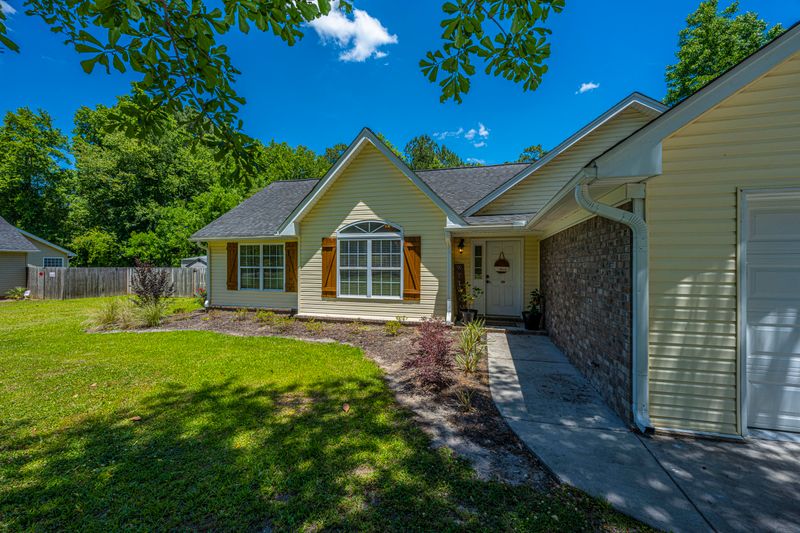 196 Embassy Dr, Summerville, SC 29483