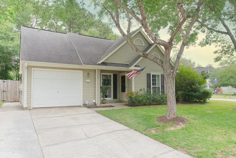 114 Shropshire St, Goose Creek, SC 29445