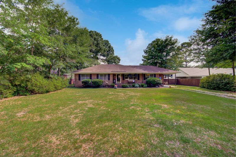 202 W 6th N St, Summerville, SC 29483