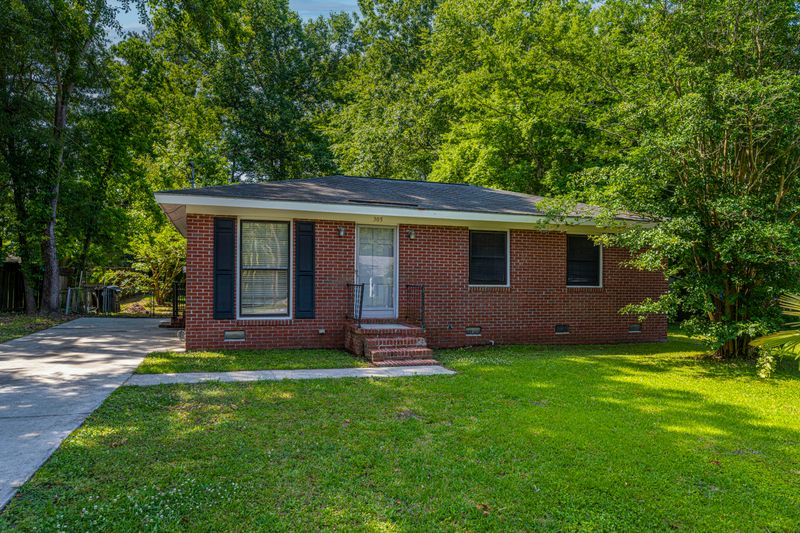 305 Laurel Ave, Goose Creek, SC 29445