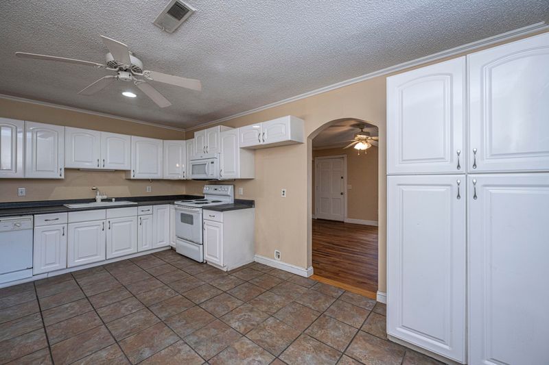 305 Laurel Ave, Goose Creek, SC 29445
