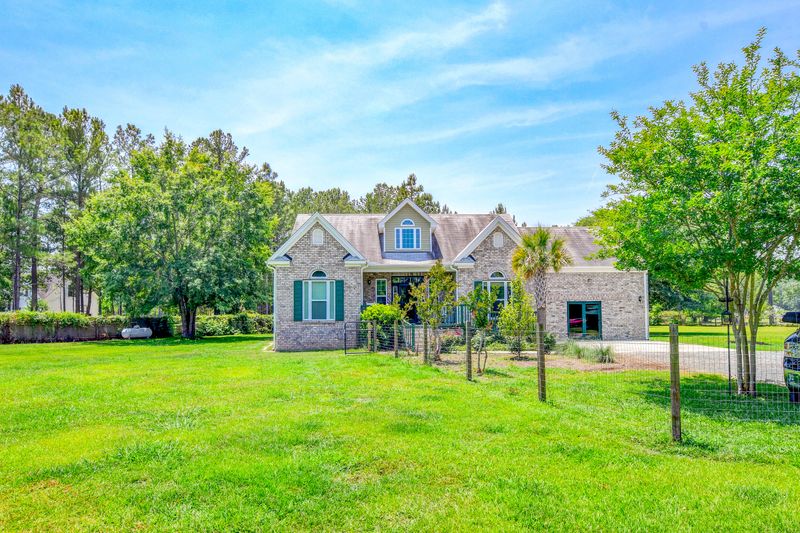137 Sponsel Ln, Huger, SC 29450