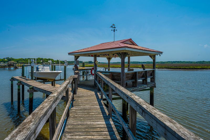8246 Crooked Creek Ln, Edisto Island, SC 29438