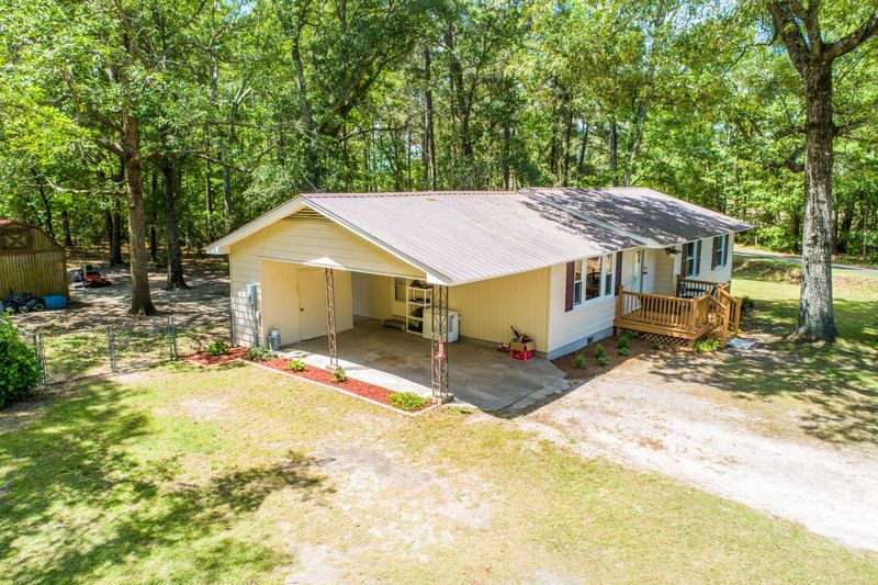 1113 Beaver Dam Rd, Bonneau, SC 29431
