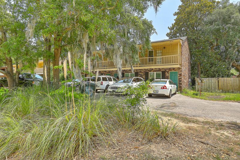 82 Ashley Hall Plantation Rd, Charleston, SC 29407