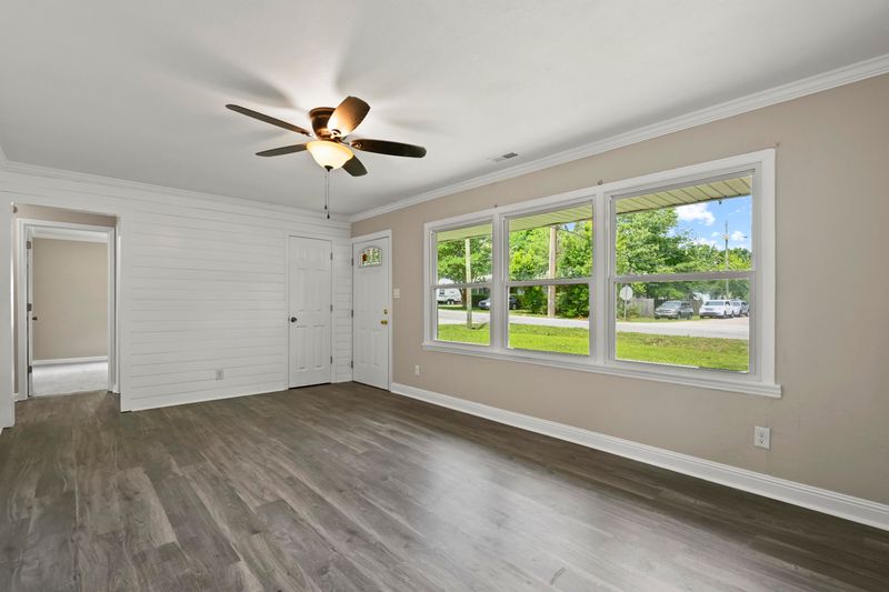 1135 Dickson Ave, Hanahan, SC 29410