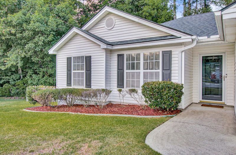 1704 Sandpiper Ct, Hanahan, SC 29410