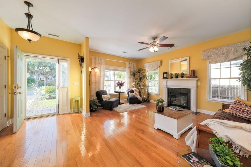 127 Hanahan Plantation Cir, Hanahan, SC 29410
