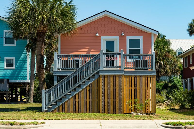 2102 Palmetto Blvd, Edisto Beach, SC 29438