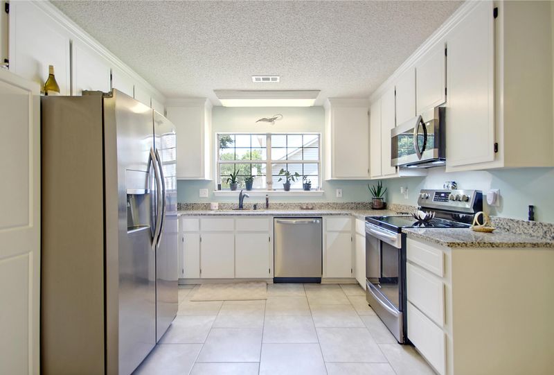 106 Elaine St, Goose Creek, SC 29445