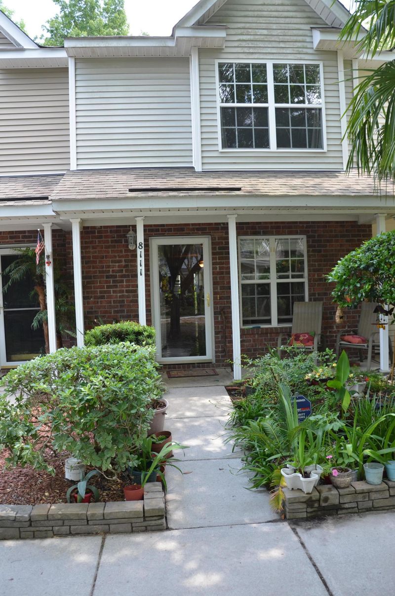 8111 Shadow Oak Dr, North Charleston, SC 29406