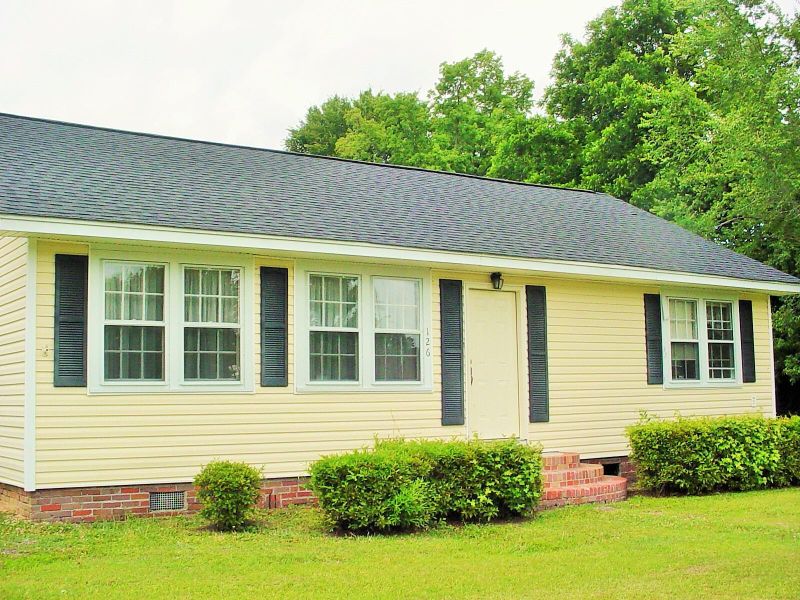 126 Hotel St, Saint Stephen, SC 29479