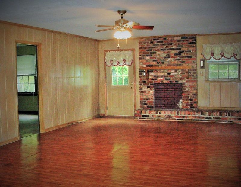 126 Hotel St, Saint Stephen, SC 29479