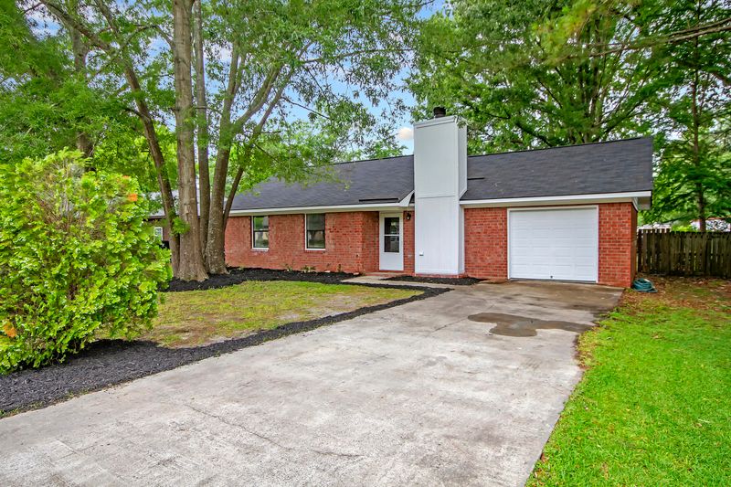 112 Gator Dr, Goose Creek, SC 29445