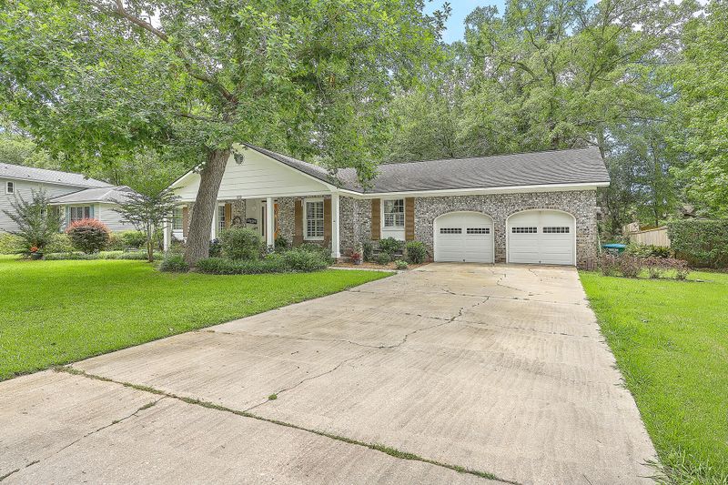 123 Hunt Club Dr, Summerville, SC 29485